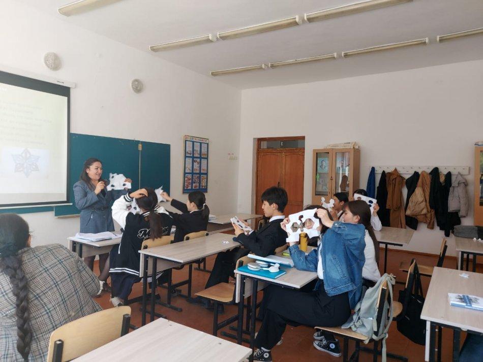 11 «а» сынып оқушыларымен  ҰБТ дегеніміз не және оның мен үшін маңыздылығы қандай? тақырыбында жүргізілген тренинг туралы
