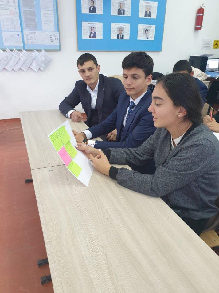 ОСШ №21 в рамках месячника «По укреплению психологического здоровья детей» был проведен  тренинг семинар на тему «Жизнь прекрасна» среди учащихся 9-11 классов
