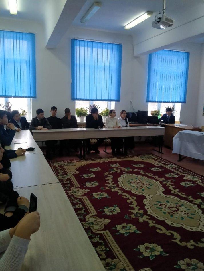 Парламентские дебаты.